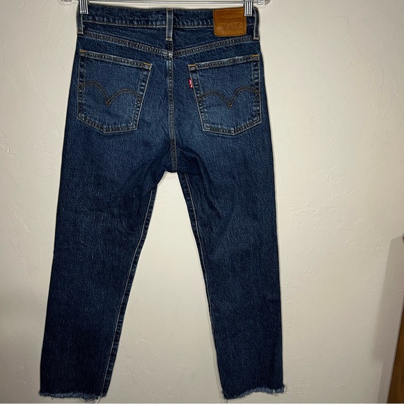 Levi’s Premium Wedgie Straight Button Fly High Rise Raw Hem‎ Crop Denim Jeans - Picture 9 of 12